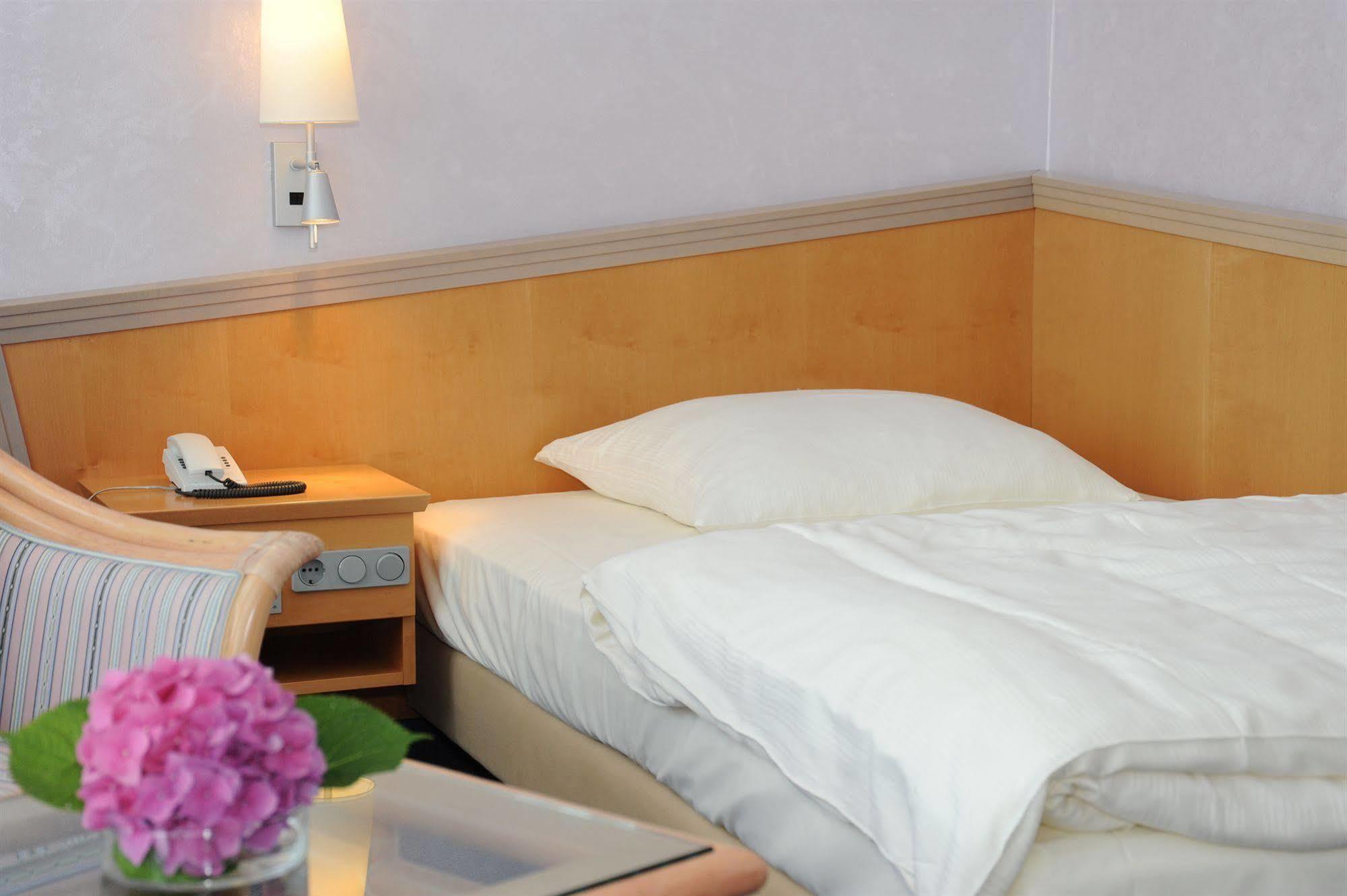 Kronenhotel Stuttgart Zimmer foto